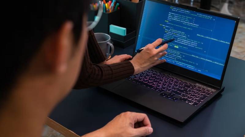 正镶白旗工业软件定制开发:破局传统制造数字化转型的“精准钥匙”
